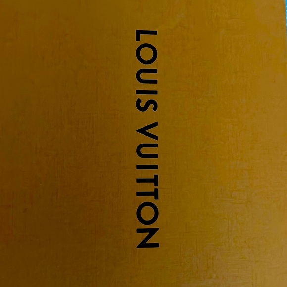 LOUIS VUITTON SNEAKERS - Picture 3 of 7